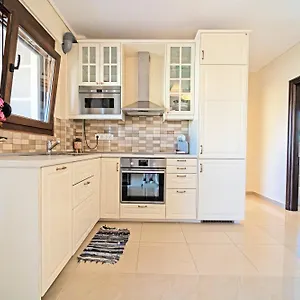 Luxury And Sunny 250 Mts From The Beach!! Περαία
